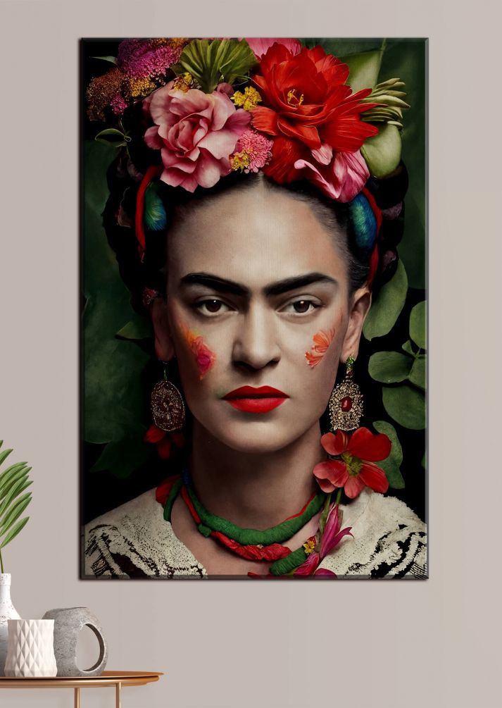 Картина Фрида Кало с цветами на фоне зелени Артикул s32861, купить картину на холсте ТМ Walldeco