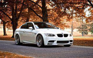 Фотообои Белый автомобиль BMW